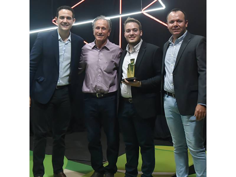 Bruno Bach Frangiosi, representando o Grupo Irmãos Frangiosi  - Luiz Osvaldo Frangiosi, Osvaldo Frangiosi Filho, Carlos Antônio Frangiosi, Cláudio José Frangiosi e Elízia Silva Frangiosi;