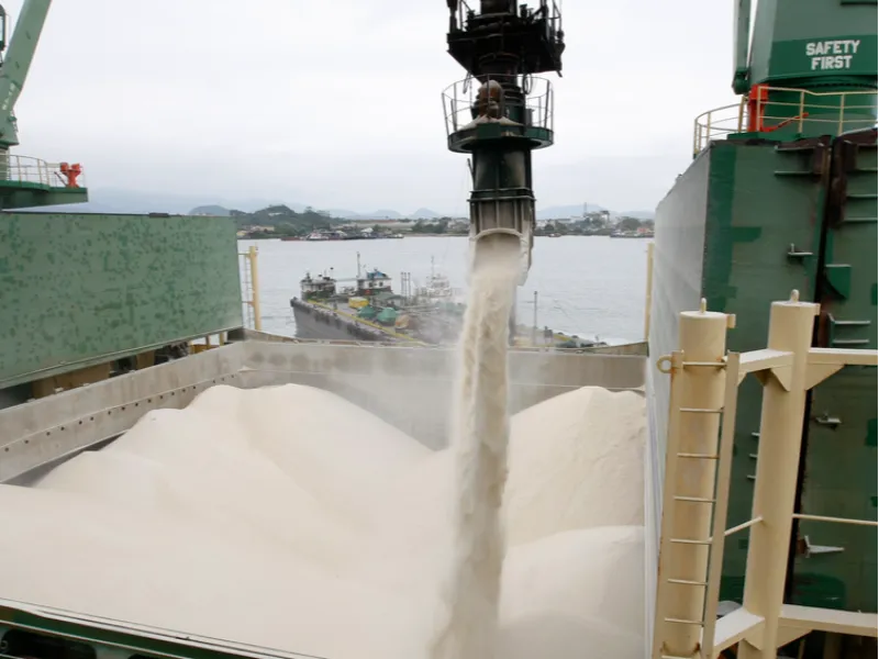 Czarnikow eleva estimativa de superávit global de açúcar para 4,7 mi t em 2023/24