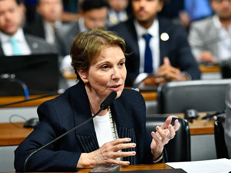 EM AJUSTES, AÇÚCAR OPERA COM ALTA FORTE NAS BOLSAS DE NY E LONDRES NESTA 2ª FEIRA